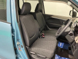 【フロントシート】さまざまな体格の方が快適に運転ができるよう配慮したシートになっております。