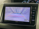 【バックカメラ】駐車時に後方がリアルタイム映像で確認できます。大型商業施設や立体駐車場での駐車時や、夜間のバック時に大活躍!運転スキルに関わらず、今や必須となった装備のひとつです!