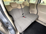 後部座席も気になるようなキズ・汚れやへたり等、大きなダメージはなく、良好な状態です。