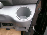 運転席横にもドリンクホルダーがあって便利です