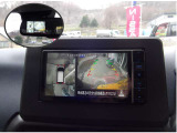 上から見下ろす感覚で駐車する事が出来るアラウンドビューモニター装備。映像はナビ画面かルームミラーに映ります。