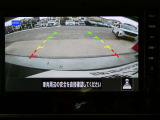 ギアを『R』に入れた後、カメラボタンを2回押すと、後方の映像を大きくナビ画面にうつしてくれるので、駐車がしやすいです。