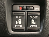 【両側パワースライドドア】両側がパワースライドドアになっており、運転席のスイッチやスマートキーでも開閉が可能です!開口部も広いので乗り降りも楽々♪