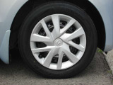 純正のホイルとタイヤはブルーアースです!ローテーションの時期なので、点検時に実施させて頂きます^^