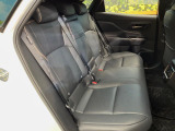 後部座席も気になるようなキズ・汚れやへたり等、大きなダメージはなく、良好な状態です。