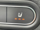 ●フロントシートヒーティング:運転席・助手席共に三段階で調節が可能なシートヒーターを装備しております。季節を問わず快適にご使用いただけます。