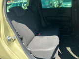 後部座席は足元が広々としていますので、ドライブ中も快適にお過ごしいただけます☆