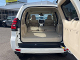 後席を格納すると、これだけの広さが!シーンに合わせたシートアレンジで、大きな荷物も積むことが出来ます♪