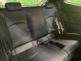 後部座席も気になるようなキズ・汚れやへたり等、大きなダメージはなく、良好な状態です。