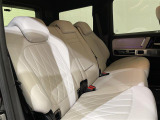 【セカンドシート】2列目もゆったりドライブを楽しめます。掲載箇所以外にご希望の写真がございましたらお気軽にお問い合わせ下さい。フロアマットは汚れが気になる場合は新品のご注文も承ります。