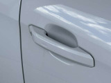 当店では、Audiの基準に基づく100項目にわたる納車前の法定点検・整備を無償で実施したうえで、ご納車しております。さらに当店では1年間の長期保証を無償付帯しております。
