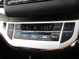フルオートエアコン付きです。1年中どんな季節でも快適温度に設定が出来るのでドライブや通勤が楽しくなります。