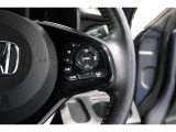 Hondaセンシングの機能のひとつ、アダプティブクルーズコントロール付!アクセルから足を離しても設定したスピードと前車との車間を保ち走行してくれます!車線維持もアシスト☆高速道路で疲労軽減ですね☆