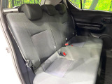 後部座席も気になるようなキズ・汚れやへたり等、大きなダメージはなく、良好な状態です。