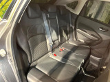 後部座席も気になるようなキズ・汚れやへたり等、大きなダメージはなく、良好な状態です。
