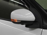 サイドターンランプ付きドアミラー。車両のドレスアップと右左折時の被視認性を兼ね備えたお洒落なミラーです。