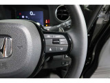 Hondaセンシングの機能のひとつ、アダプティブクルーズコントロール付!アクセルから足を離しても設定したスピードと前車との車間を保ち走行してくれます!車線維持もアシスト☆高速道路で疲労軽減ですね☆