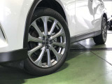 こちらはスタイリッシュな純正アルミホイールを装着しております☆