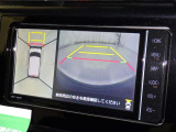 パノラミックビューモニターシステムが付いているので車の上から見た映像が確認できますよ。 一目で車両周辺の情報を確認できますが、直接安全をご確認下さい。