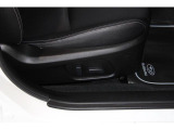 2.0i-Sは運転席に電動パワーシートを採用!ドライバーの体格に合わせて細やかな調整が可能なのでベストなシートポジションの設定が出来ます!