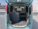 リヤシートも全車消毒済み。シートを倒すとゆったりとした室内空間に★レジャーにショッピングに大活躍!シートは左右別々に動くのでアレンジいろいろ!