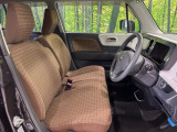 運転席シート廻りは使用感も少なく、良好な状態となっています。前オーナー様が丁寧に使っていたことがよくわかりますね。