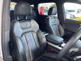 ●フロントシート『固めの座り心地でホールド性の高いフロントシート。最適なシートポジションと長距離でも疲れにくい設計になっています。』