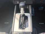 ストレート型のシフトノブを採用しておりますので、直感的な操作が可能です!