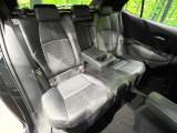 後部座席も気になるようなキズ・汚れやへたり等、大きなダメージはなく、良好な状態です。