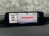 狭い場所での駐車やすれ違いなどでより的確な運転操作に役立つ360&deg;ビューモニターが装備されています。