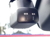 ドライブレコーダー装備です!もしもの時やあおり運転など、映像記録は証拠になるのであると安心ですね!