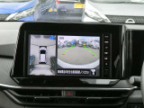 クルマを空から見たような映像が映る、アラウンドビューモニターで、車両周辺の安全確認も一目できます!小さなお子様や障害物も確認できるので、運転のしやすさだけではなく事故防止にも役立ちます♪
