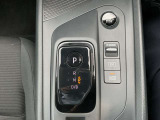 e-POWERならではのシフトレバーで、バックやドライブなどの切り替えがラクラクです!