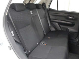 後席も十分な広さを確保していますので家族や友人とのロングドライブも快適です。