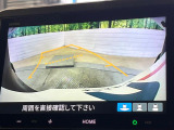 【バックカメラ】駐車時に後方がリアルタイム映像で確認できます。大型商業施設や立体駐車場での駐車時や、夜間のバック時に大活躍!運転スキルに関わらず、今や必須となった装備のひとつです!