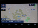 純正ナビを装備。タッチパネル式で使いやすく、お出かけもラクラクです。