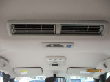 リヤシーリングファンがついていますので、後席の方も快適に過ごせますね^^