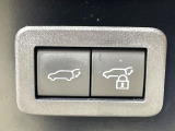 【パワーバックドア】スマートキーや運転席のボタンを押すだけでリアゲートが自動で開閉します!荷物を持っている時や、高い位置にあるバックドアを閉める際に便利な機能です♪