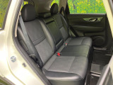 後部座席も気になるようなキズ・汚れやへたり等、大きなダメージはなく、良好な状態です。