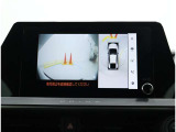パノラミックビューモニター装備!トップビュー&フロントビュー・車両に取り付けたフロント、サイド、バックカメラの映像を合成して画面上に表示させることで、低速時の運転を補助する装置です。