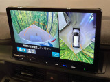 【マルチビューカメラシステム】専用のカメラにより、上から見下ろしたような視点で360度クルマの周囲を確認することができます☆死角部分も確認しやすく、狭い場所での切り返しや駐車もスムーズに行えます。