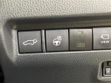【ステアリングヒーター】冬場の寒い日に手がかじかみながら運転するのはツライですよね。でも、これがあれば安心です!ハンドルのグリップ部がじわっと暖かくなって心までポカポカします。