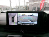 全周囲モニターも大型ナビで確認できます