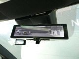 後席に荷物をタップリのせても視界を確保してくれちゃうスマート・ルームミラー♪