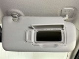 【運転席サンバイザー】鏡が付いているのでメイク直しなどにも便利★