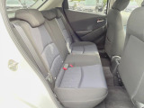 後部座席も気になるようなキズ・汚れやへたり等、大きなダメージはなく、良好な状態です。