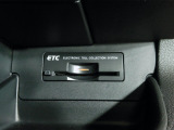 ETC付。高速道路の料金所はキャッシュレスで通過です。サービスエリア等にあるスマートインターの出入口も利用可能でとっても便利。ご納車後すぐにお使い頂けるようセットアップしてのお渡しとなります。