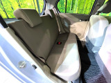 後部座席も気になるようなキズ・汚れやへたり等、大きなダメージはなく、良好な状態です。