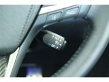 【レーダークルーズコントロール】アクセルペダルを踏まなくても、車間制御モードでは、先行車の車速変化に合わせた追従走行を行い、自動的に加速・減速・停止をします。