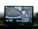 マルチビューカメラが装備されています。バックにいれるだけでナビ画面に映ります。後方の安全確認や、狭い駐車場での車庫入れ、雨の日や夜間などに便利です。安全、安心にバックするためには必須アイテムですね。